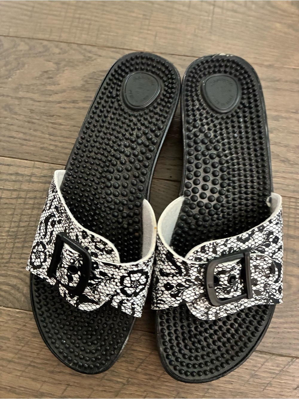 CLEARANCE Women’s Black White Buckle Comfort Slides Size 39